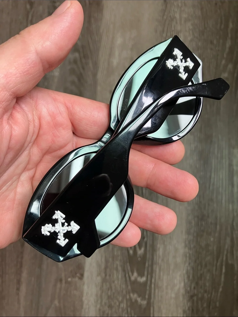 OFF-WHITE X SUNGLASS HUT Sunglasses